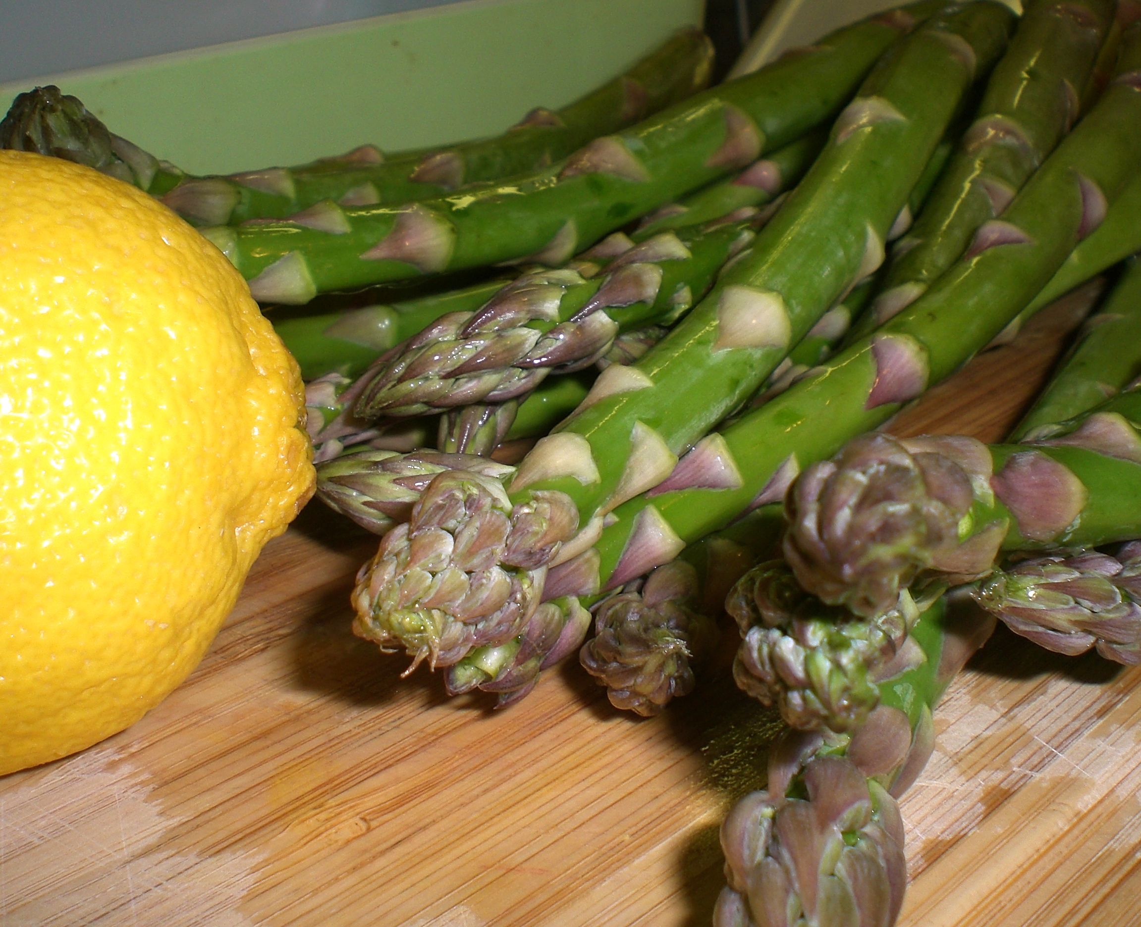 Roasted Garlicky Asparagus | Simply Scrumptious by Sarah